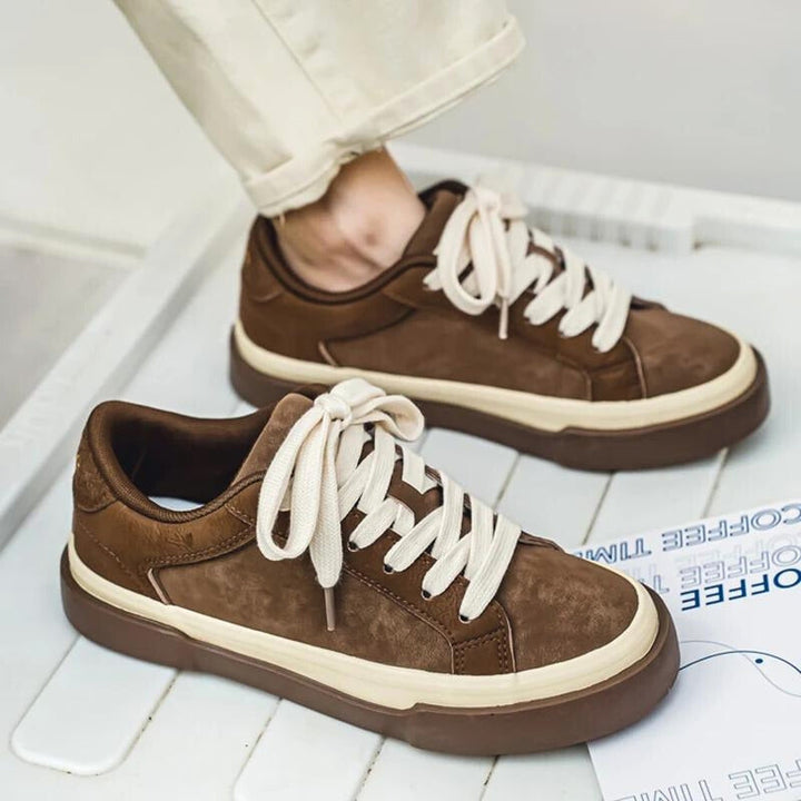 Blue vintage skate-inspired sneakers for men. Retro design, comfortable fit, perfect for casual everyday fashion.