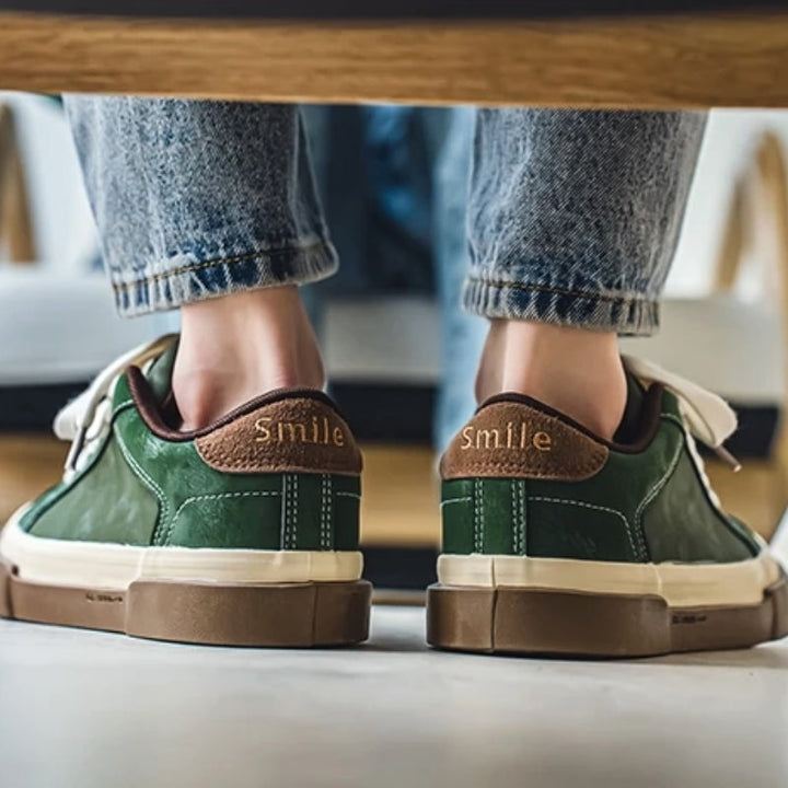 Classic men's vintage skate-inspired sneakers in a retro design. Comfortable and versatile casual footwear for men.