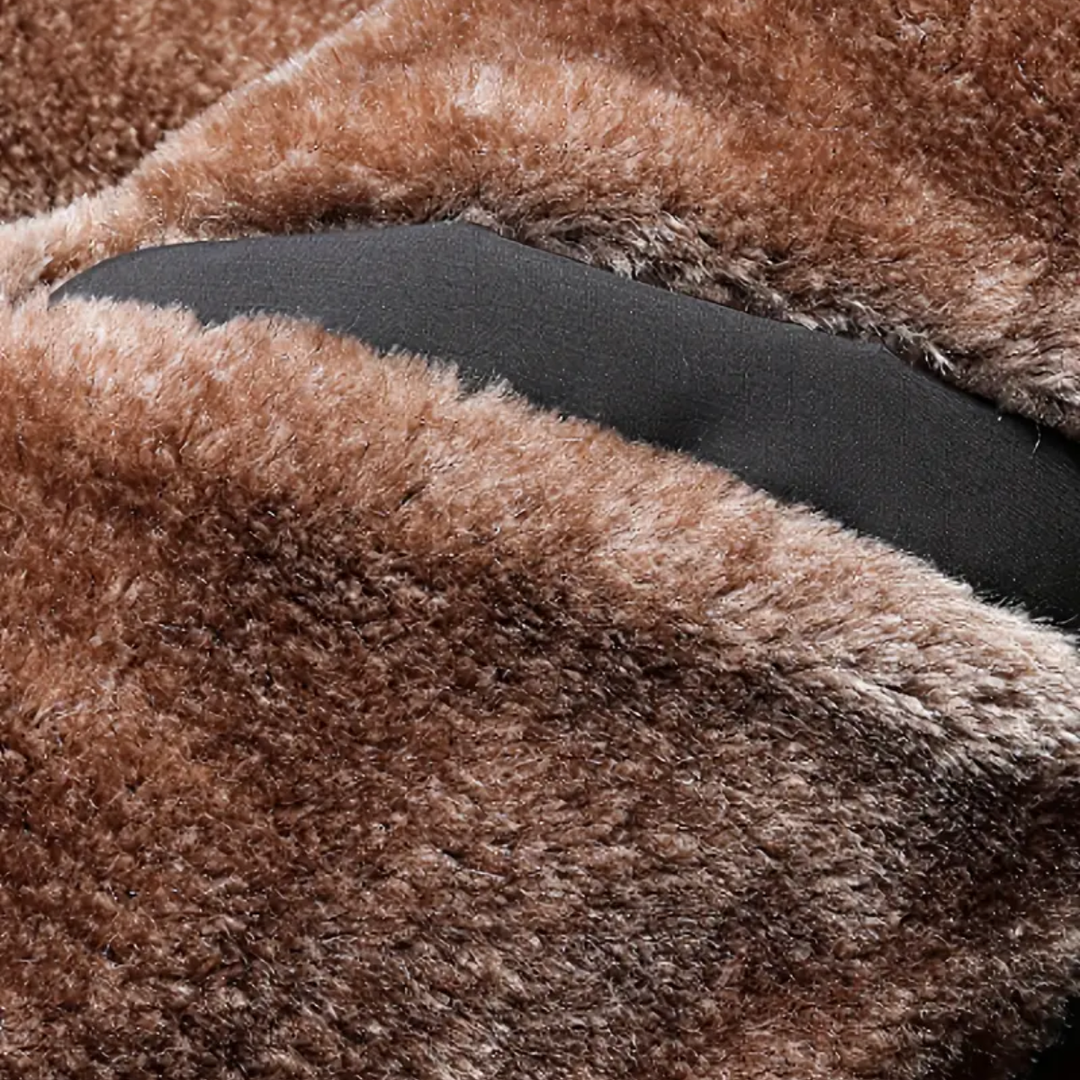 Casual men's winter coat, zip-up, stand collar, providing warm insulation for everyday cold weather style.