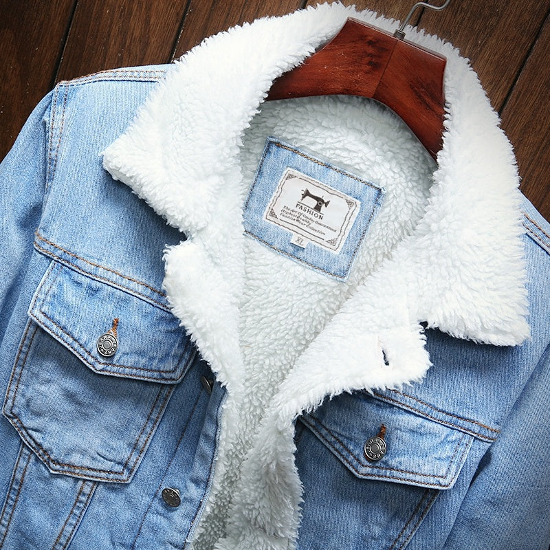 Samuel retro blue denim jacket for men, fleece-lined for warmth. Timeless button-front winter wear.