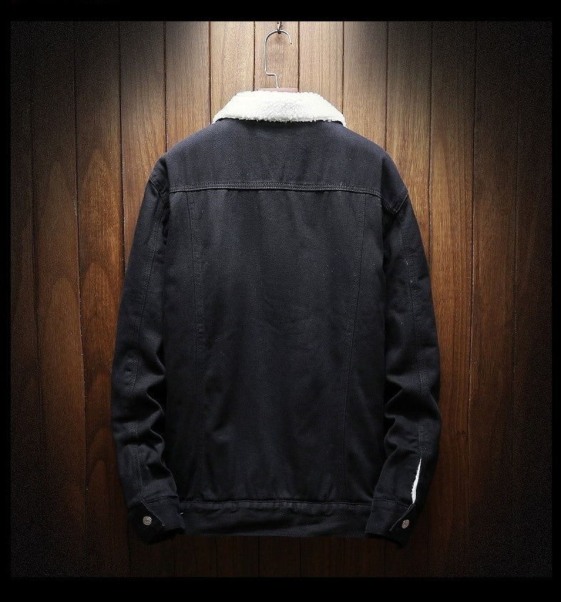 Comfortable men's black retro denim jacket, fleece-lined for warmth. Ideal casual winter outerwear.