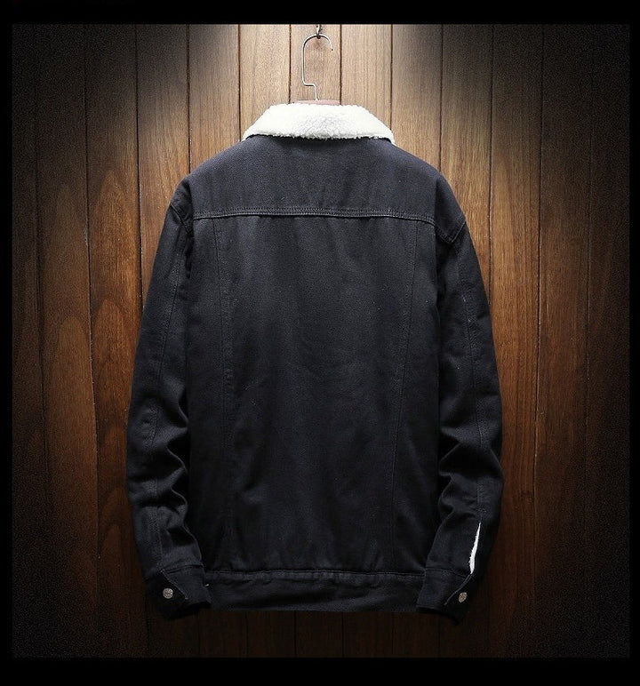 Comfortable men's black retro denim jacket, fleece-lined for warmth. Ideal casual winter outerwear.