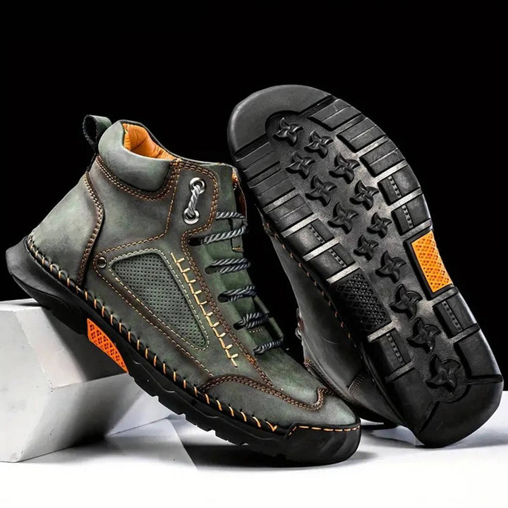 Explore confidently: Men's waterproof hiking boots with excellent arch support & rugged grip.