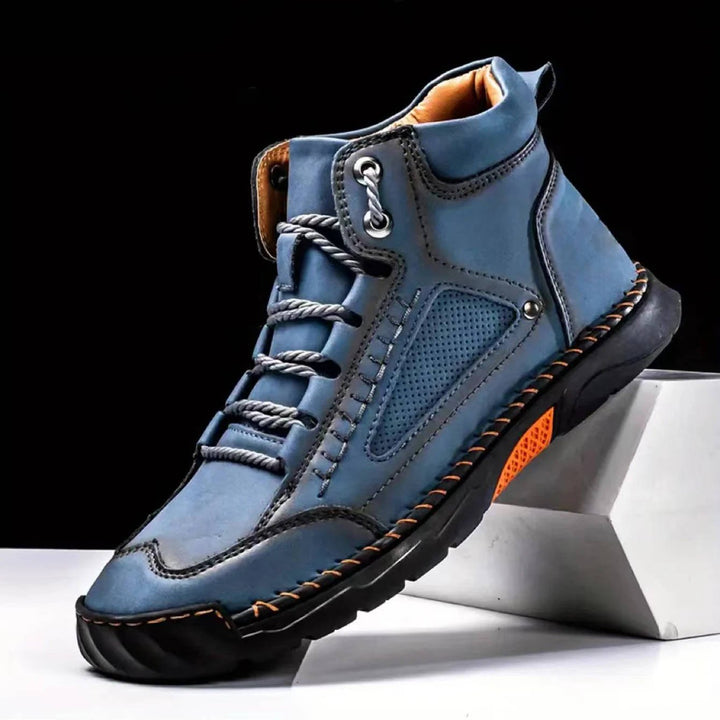 Men's trail walking boots with advanced arch support, ensuring comfort on rugged, wet paths.