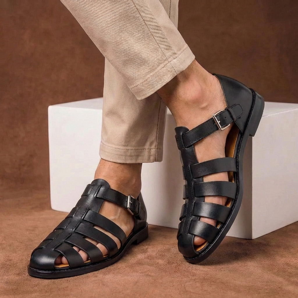 Casual men's fisherman sandals with protective closed toe & buckle strap, offering comfortable support for daily wear.