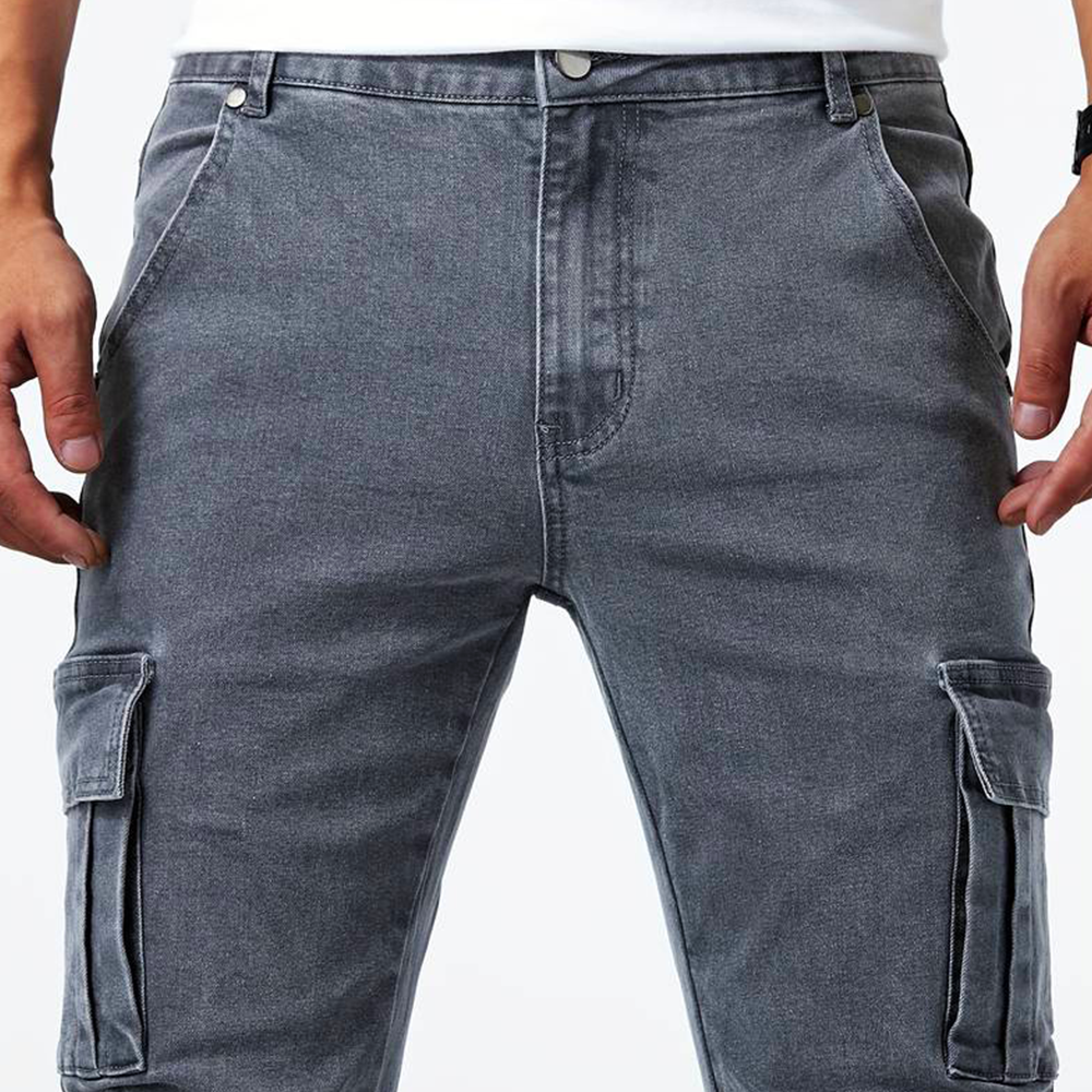 Everyday fashion: men's slim fit cargo pants, perfect casual wear with functional pockets.