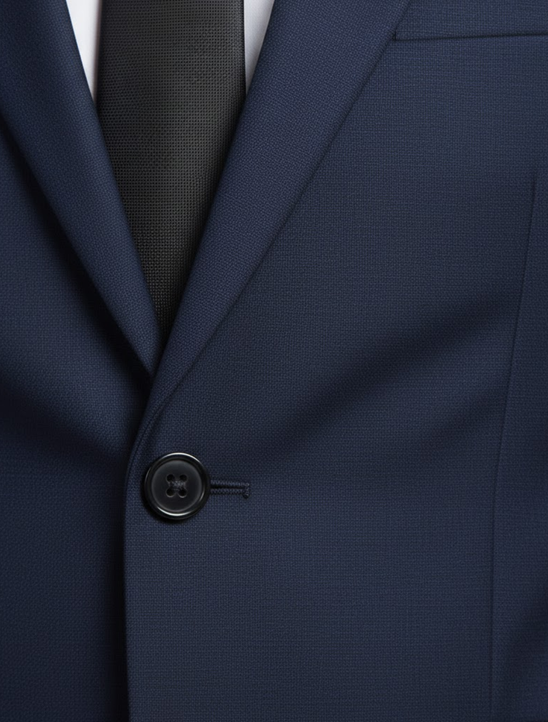 Professional men's black two-piece formal suit. Slim-fit blazer & trousers for business events.