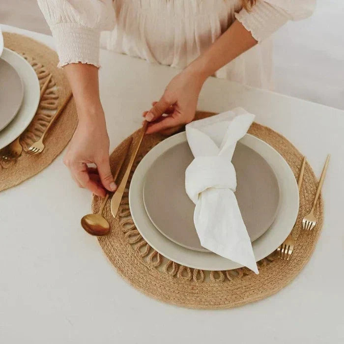 Elegant gold flatware set, ideal for luxurious dining. Modern silverware for parties.