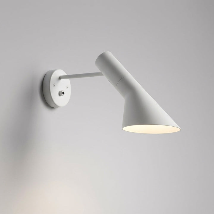 Minimalist aluminum modular wall lamp, touch-controlled and dimmable. Stylish interior lighting for modern homes.
