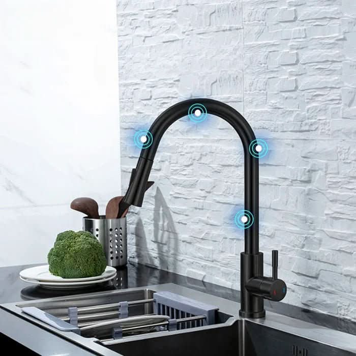 High-tech kitchen faucet, touchless operation & pull-out spray nozzle, ideal for any kitchen sink.