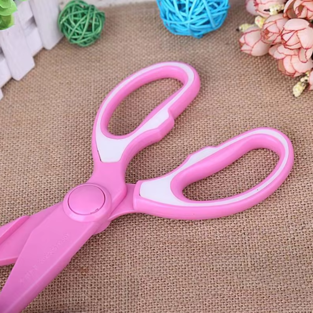 Ergonomic scissor tongs for kitchen use, heat resistant serving tool & food gripper