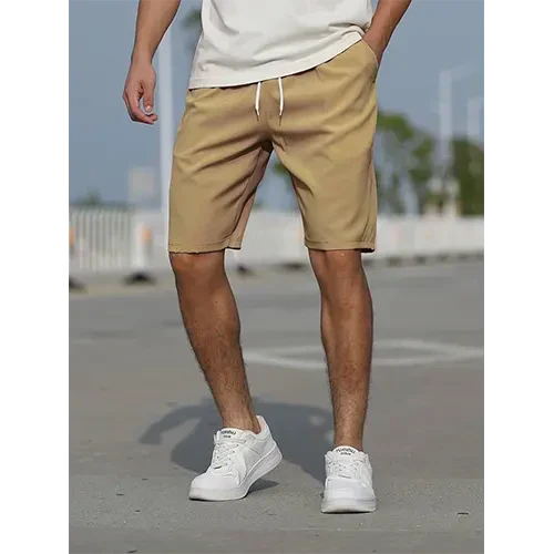 Lightweight men's high-waist travel shorts, comfortable activewear for warm weather and versatile everyday use.