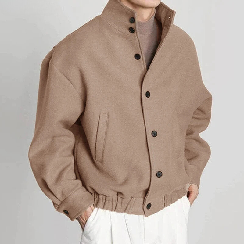 Classic men's streamlined everyday jacket, offering a relaxed fit and sharp style for versatile wear.