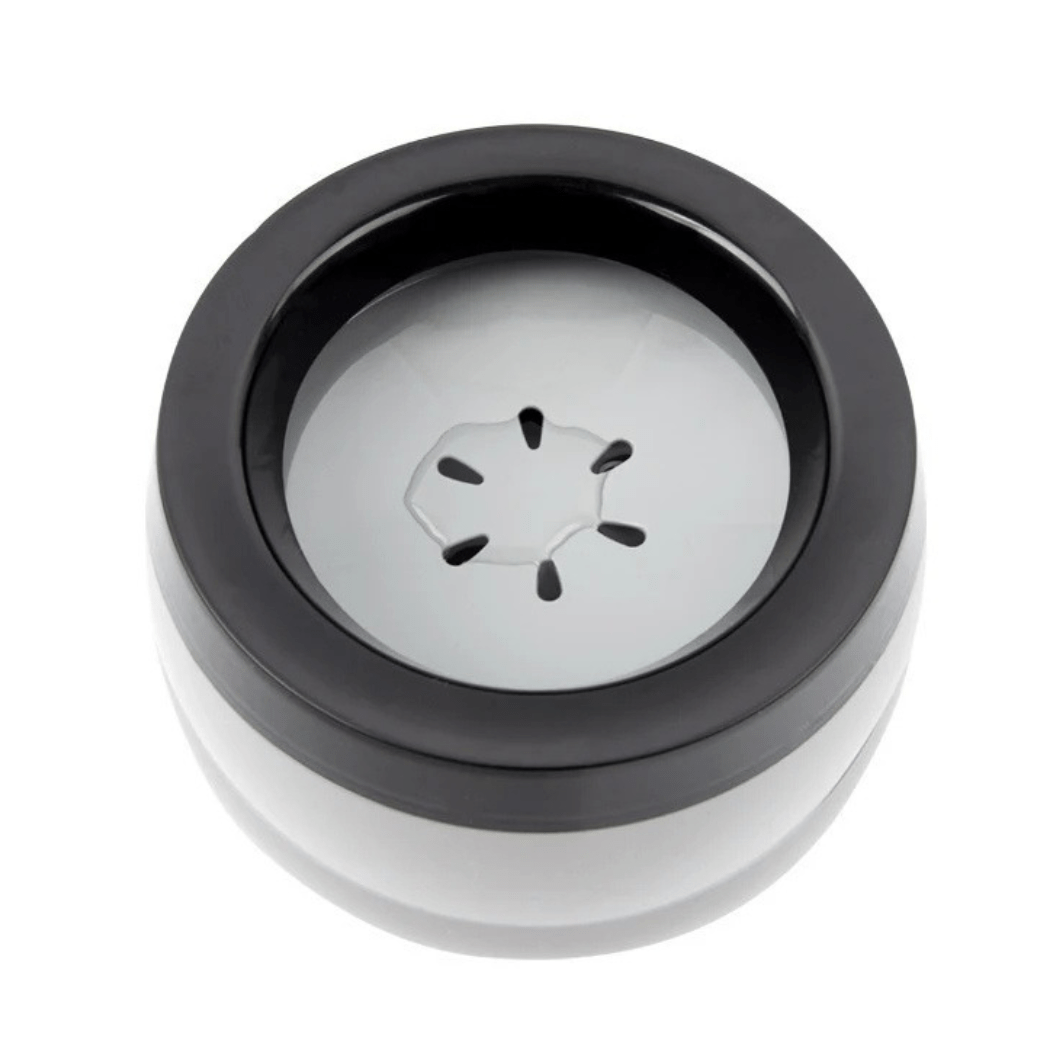 Durable pet travel bowl with non-slip base, ensuring hygienic and spill-free dog and cat hydration