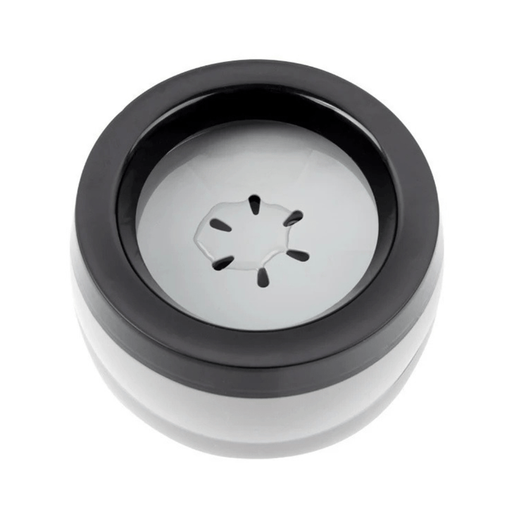 Durable pet travel bowl with non-slip base, ensuring hygienic and spill-free dog and cat hydration