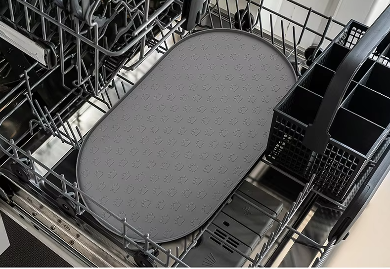 Durable pet feeding mat, non-slip, grey, safeguarding floors from pet food and water spills, essential dogmat.