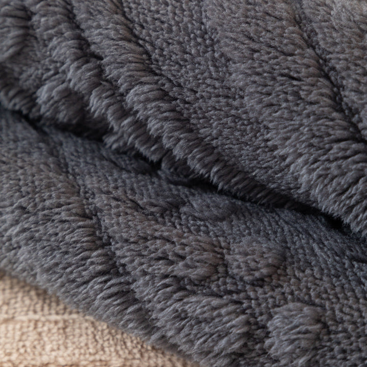 Sectional couch protected by a anti-slip Nordic plush cover, ideal for families and pets