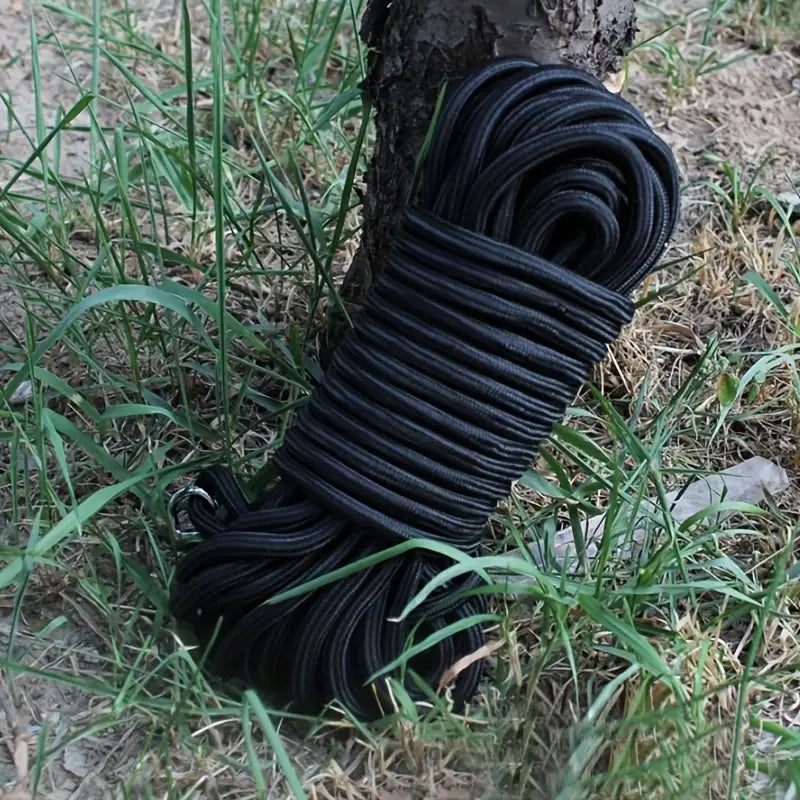 Green nylon dog training leash with an ergonomic handle, ideal for daily walks and training.