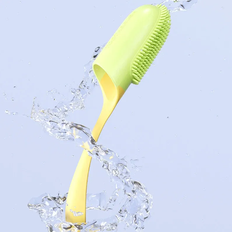 Toothbrush with comfortable grip and built-in tongue cleaner for comprehensive daily care