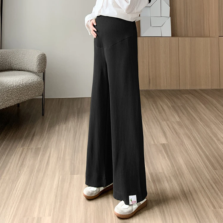 Versatile wide-leg ribbed maternity pants, blending casual elegance with all-day pregnancy comfort.