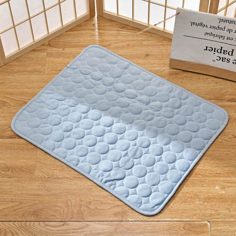 Pet accessories: durable cooling mat for dogs and cats, essential for summer comfort and relief.