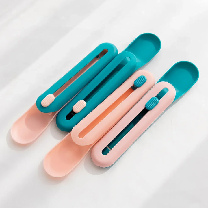 Pet food dispenser spoon with slider for cats and dogs in green