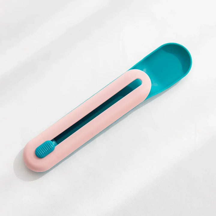 Dog food scoop with adjustable slider for portion control and clean feeding