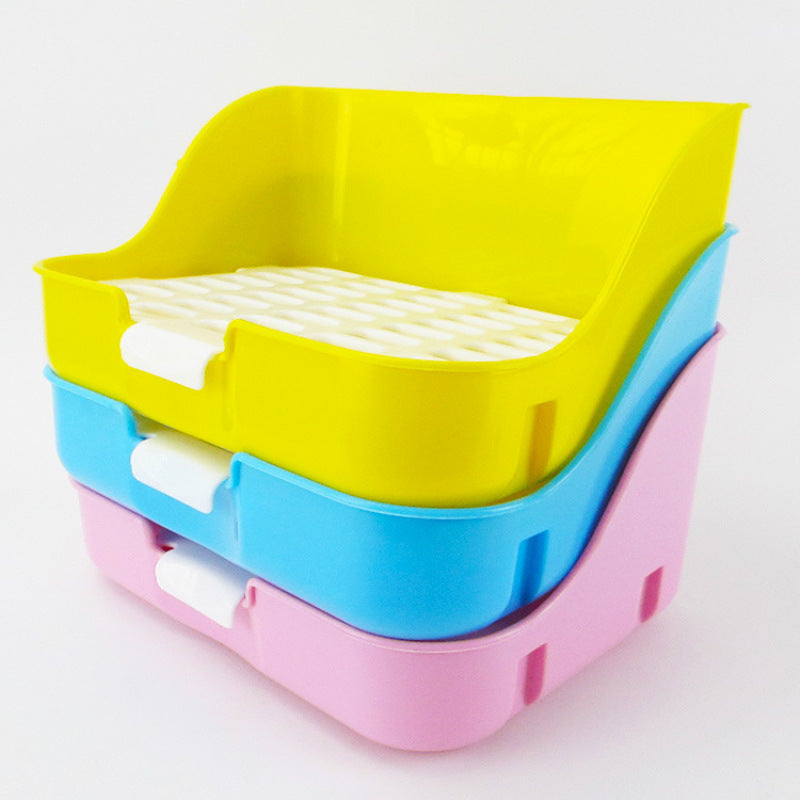 Durable plastic cat litter box with ventilated design, essential pet supplies