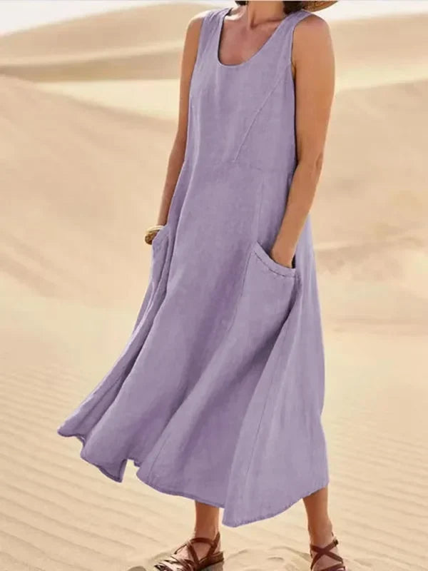 Versatile women's everyday dress, classic cut, ideal for all seasons.