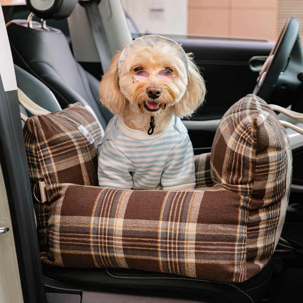 Dog car seat: plaid pattern, a comfortable and safe travel bed for small dogs.