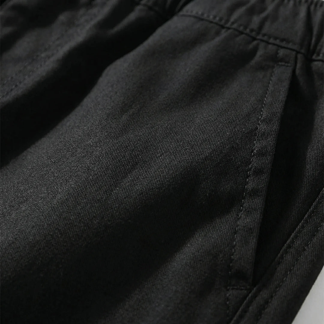 Relaxed fit plus size men's shorts, knee-length, ideal for casual streetwear & everyday summer comfort.