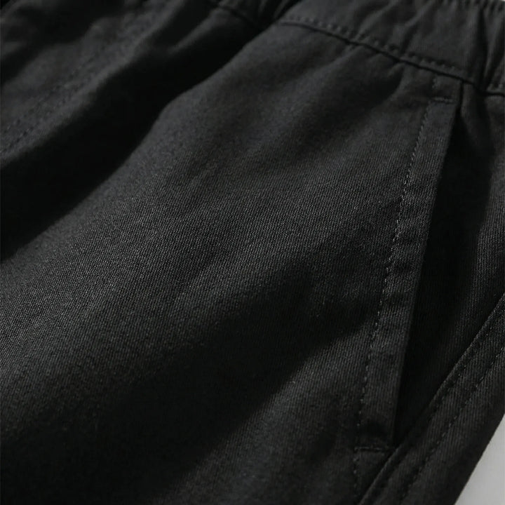Relaxed fit plus size men's shorts, knee-length, ideal for casual streetwear & everyday summer comfort.