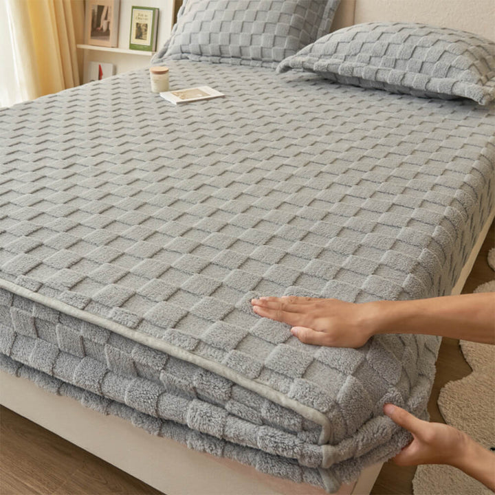 Plush checkerboard fitted sheet for ultimate comfort & warmth, soft milk velvet bedding ensures cozy sleep