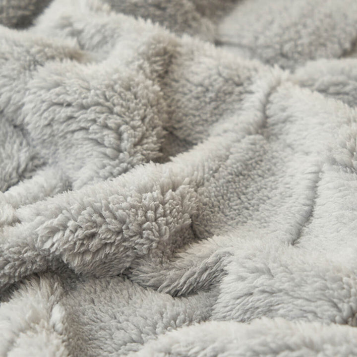Cozy checkerboard plush fitted sheet, a soft milk velvet mattress cover for enhanced bedroom decor