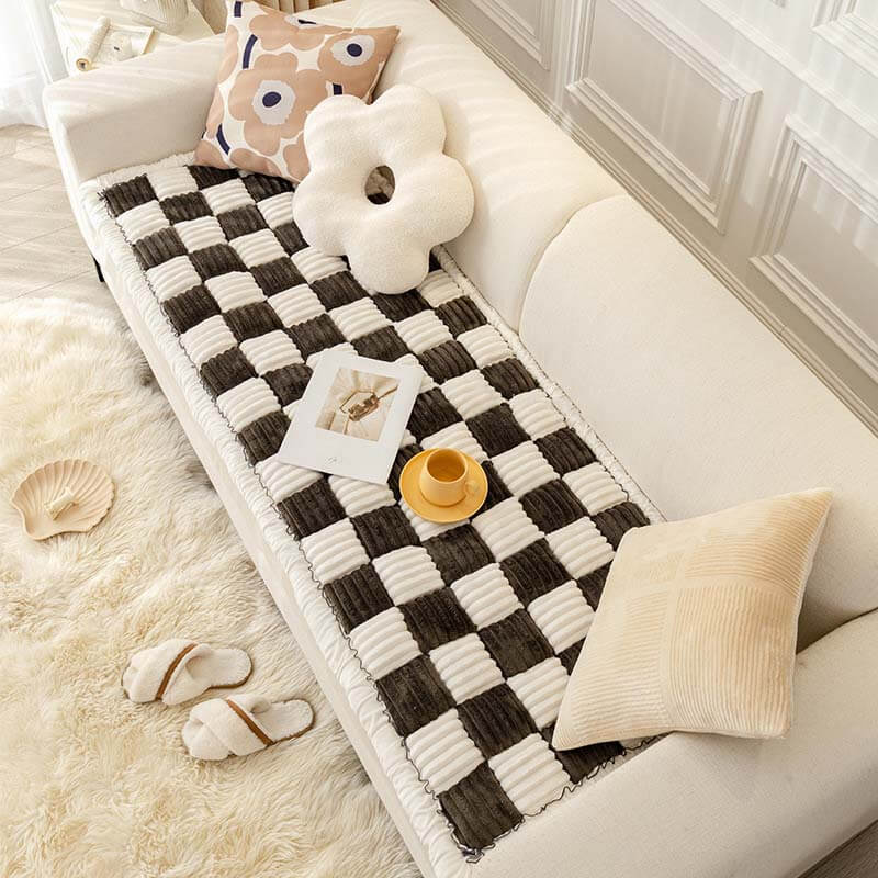 Easy-care chenille pet sofa cover, ensuring a clean and comfortable space for your pets.