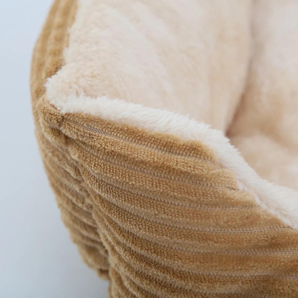Luxurious gray plush dog bed, designed for deep sleep and ultimate comfort. A cozy retreat for your furry friend.