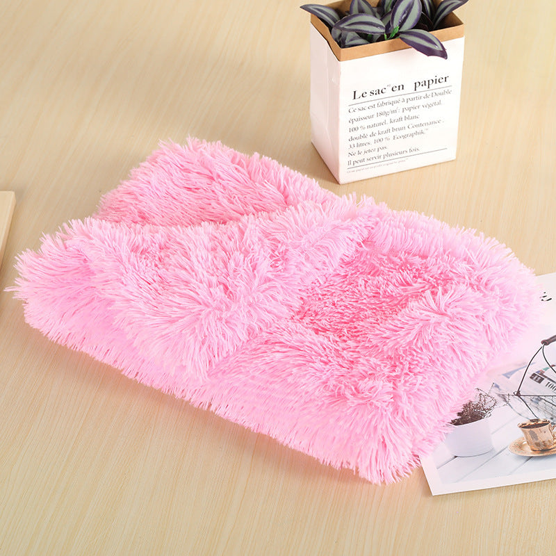 Luxury pet blanket, pink, ultra-soft plush for cat and dog comfort