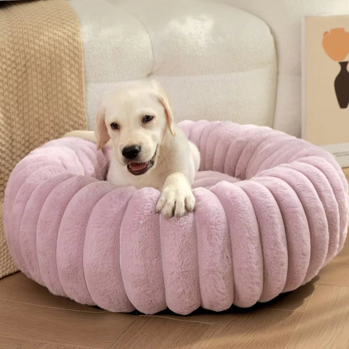 Medium-sized donut dog bed, fluffy and orthopedic, ideal for a comfortable pet snooze.