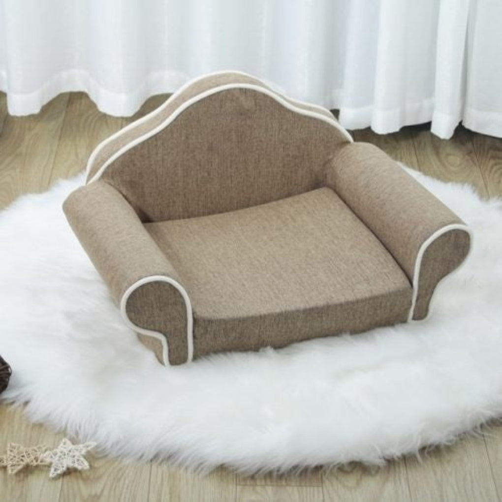 New4 cat bed, a washable pet sofa with deep cushioning for a cat's luxurious relaxation.