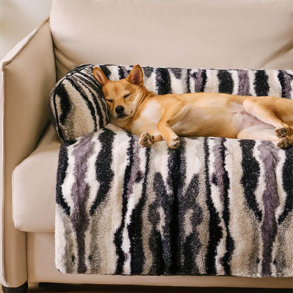 Anti-slip pet sofa protector in Nordic design, machine washable dog mat fits furniture.