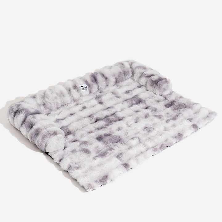 Packaging of the fluffy pet sofa protector and calming dog bed mat, washable pet furniture