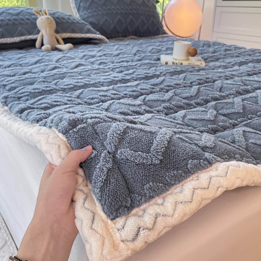 Plush jacquard mattress topper for adults, thick and non-slip, enhancing bed comfort and sleep quality