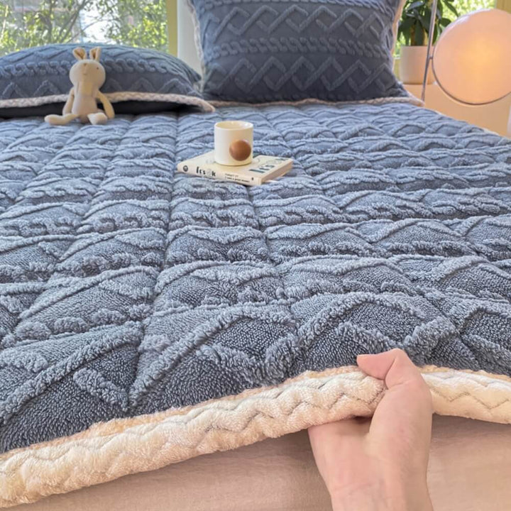 Adults' plush mattress topper with elegant jacquard weave, providing non-slip comfort and mattress protection
