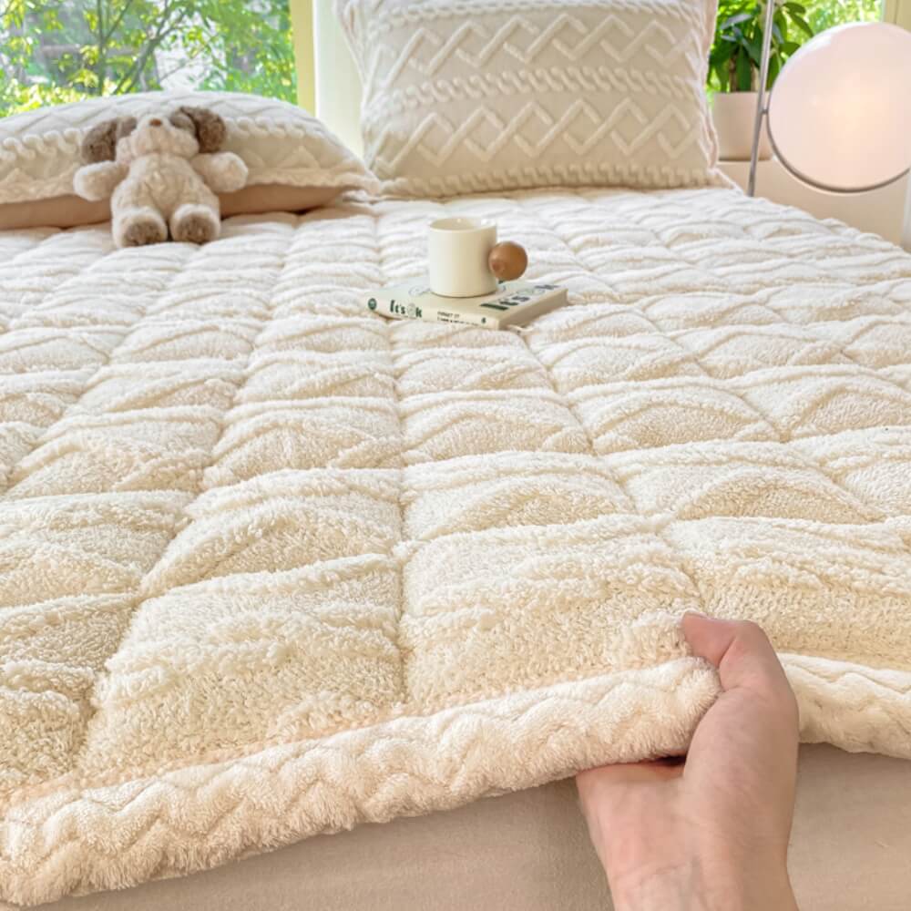 Adults' bedding solution: a plush, thick, non-slip jacquard mattress topper for deep, comfortable sleep