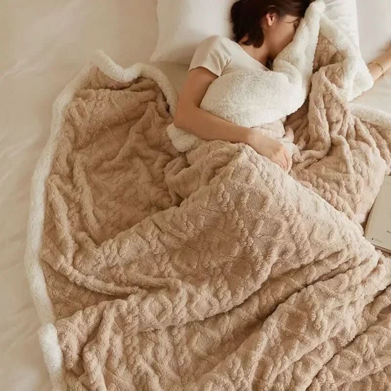 Warm lambswool blanket for cozy bedroom comfort. Microfiber flannel, soft throw for winter warmth.