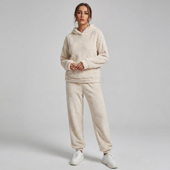 Plush loungewear set for women, ultimate comfort, soft two-piece for relaxation & home wear.