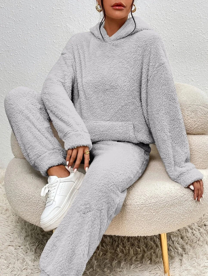 New women's two-piece plush loungewear, ultimate comfort and relaxation in soft fabric.