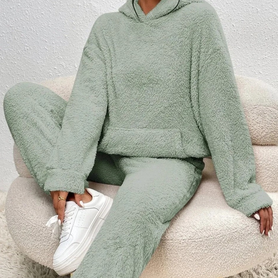 Comfortable women's plush leisure wear set, perfect for home, relaxation, and casual style.