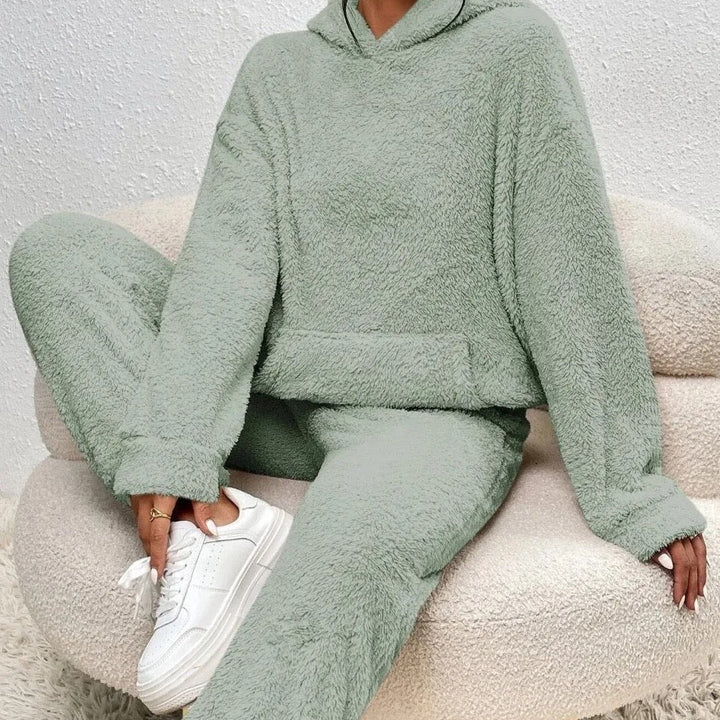 Comfortable women's plush leisure wear set, perfect for home, relaxation, and casual style.