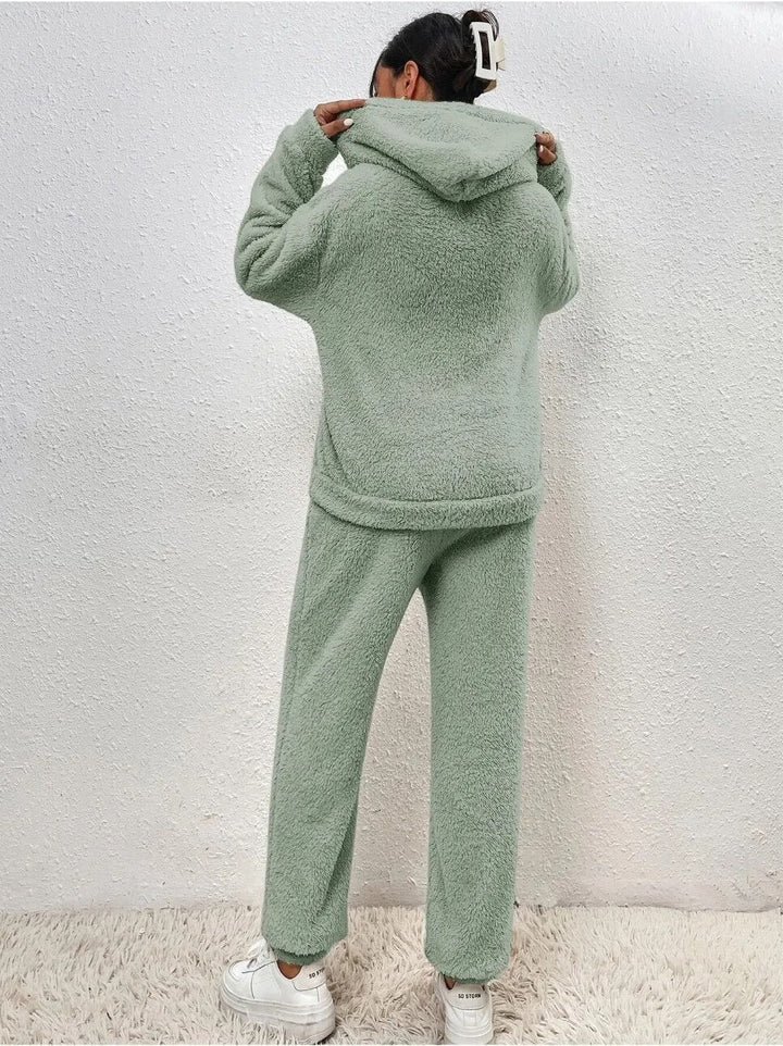 Women's matching plush loungewear set, ultimate comfort for cozy home wear & relaxation.